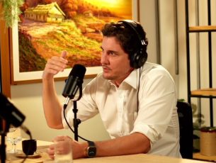Thumbnail Podcast “Dentro da Rotina” discute os impactos das novas resoluções educacionais na formação médica